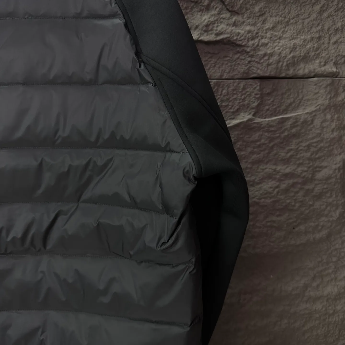 P570 Ralph Lauren 2025 new classic embroidered logo space cotton splicing couple style stand collar down jacket 🔥High version🔥High version🔥 90 white duck down The fabric is made of polyester fiber composite waterproof fabric Double-layer lining The same style as Internet celebrity stars High version High quality😘😘 The fabric is waterproof, wear-resistant, breathable, waterproof, windproof, warm, very comfortable to the touch, fashionable and individual A super versatile and good-looking down jacket. It is very suitable for both men and women. It is a must-have for everyone. Packaging, tag, collar label, washed wheat, complete 👍 Color: Black Size: L-5XL